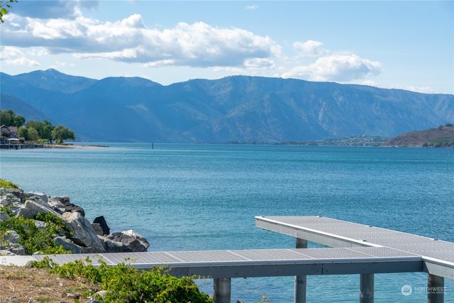 102 Burbot Lane, Chelan, WA 98816