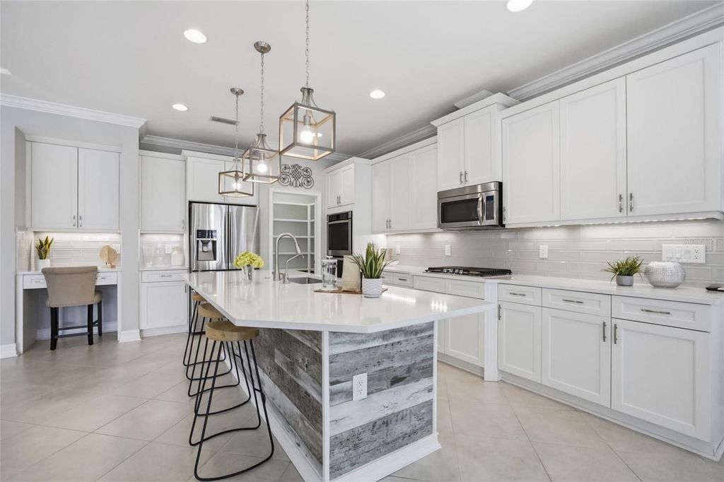 Image 20 of property listing at 4014 EMPOLI COURT, Wesley Chapel, FL 33543