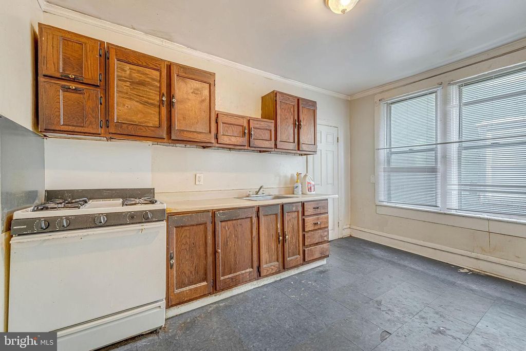 Image 10 of property listing at 112 N 23RD ST, Camden, NJ 08105