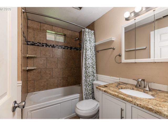 69885 BEAVER HILL Dr, Rainier, OR 97048