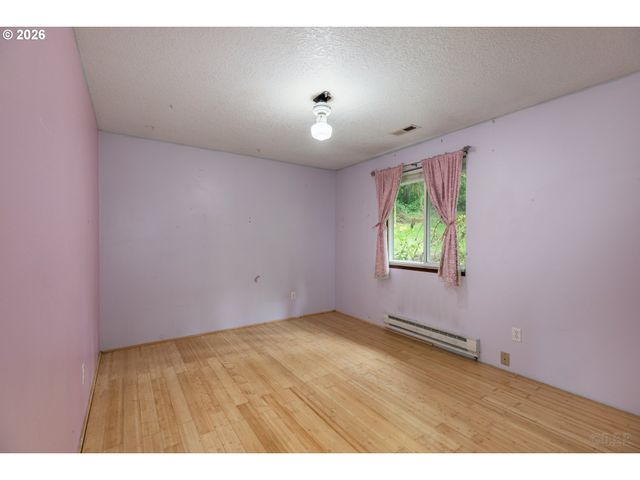 69885 BEAVER HILL Dr, Rainier, OR 97048