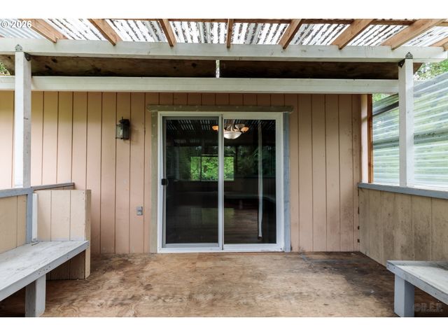 69885 BEAVER HILL Dr, Rainier, OR 97048