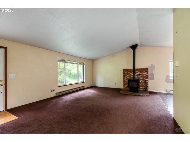 69885 BEAVER HILL Dr, Rainier, OR 97048