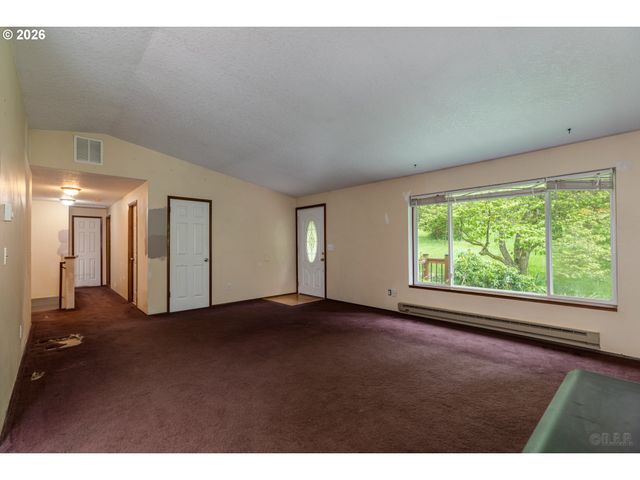 69885 BEAVER HILL Dr, Rainier, OR 97048