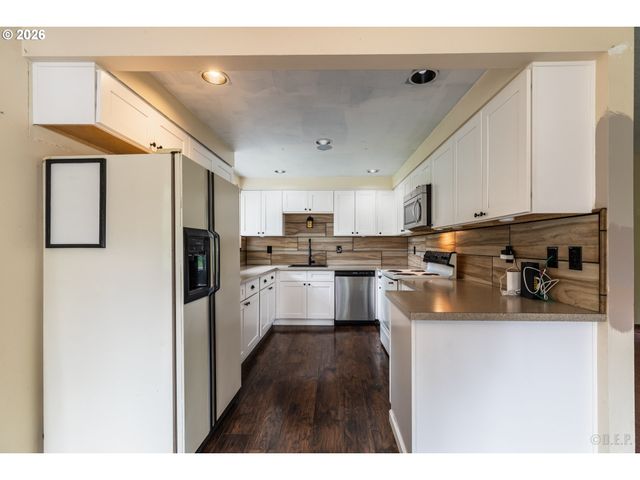 69885 BEAVER HILL Dr, Rainier, OR 97048