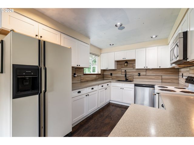 69885 BEAVER HILL Dr, Rainier, OR 97048