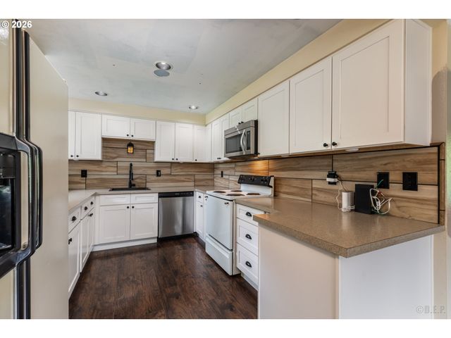 69885 BEAVER HILL Dr, Rainier, OR 97048