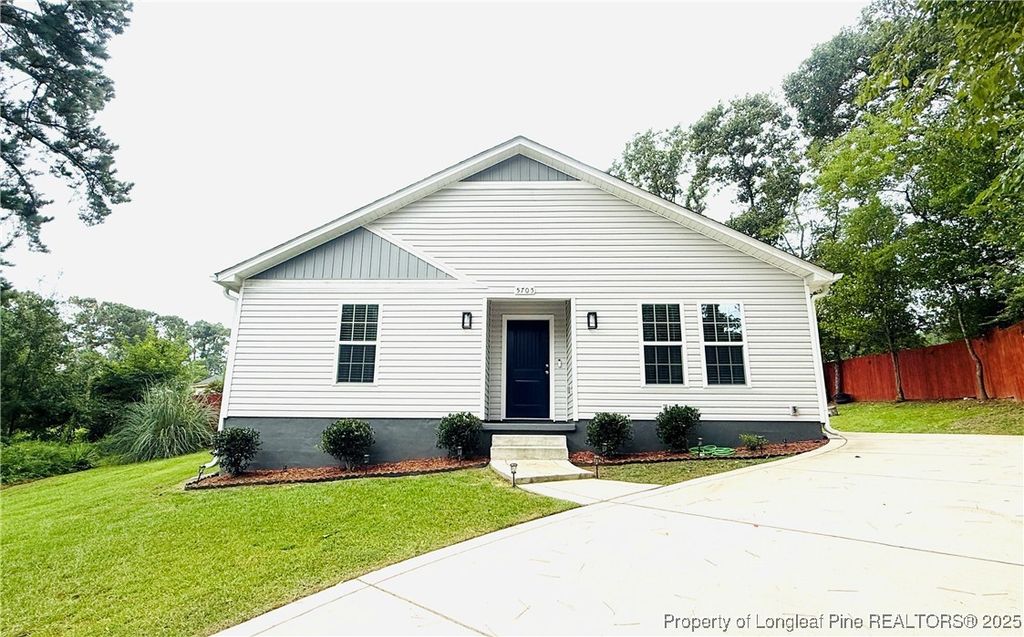 5705 Eagle Pass Circle, Fayetteville, NC 28304