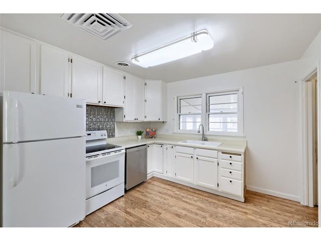 1911 Elmwood Ln, Pueblo, CO 81005