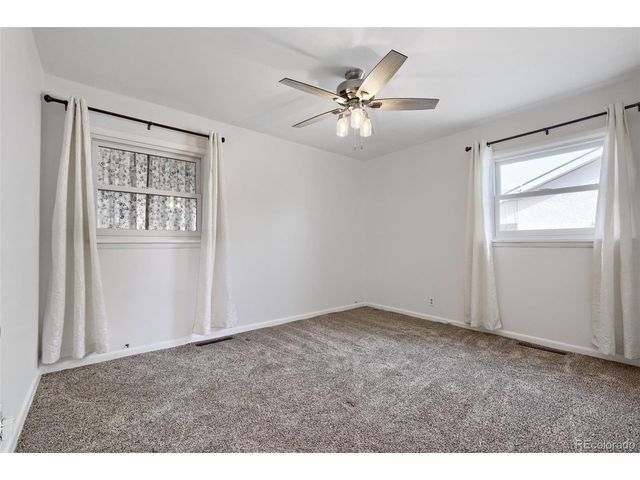 1911 Elmwood Ln, Pueblo, CO 81005
