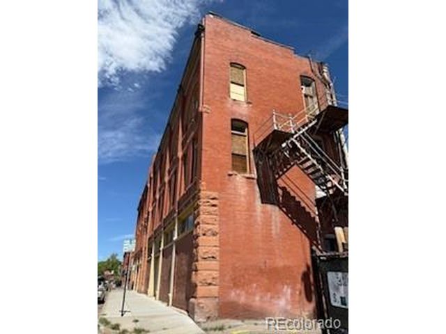 1911 Elmwood Ln, Pueblo, CO 81005