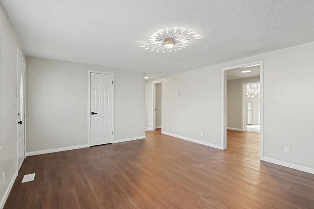 525 W 48th St N, Wichita, KS 67204