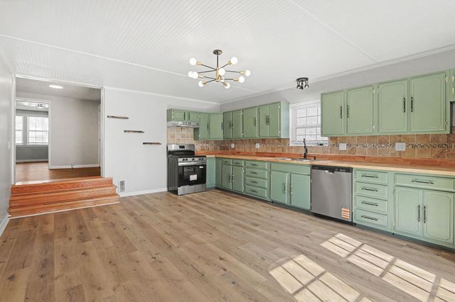 525 W 48th St N, Wichita, KS 67204