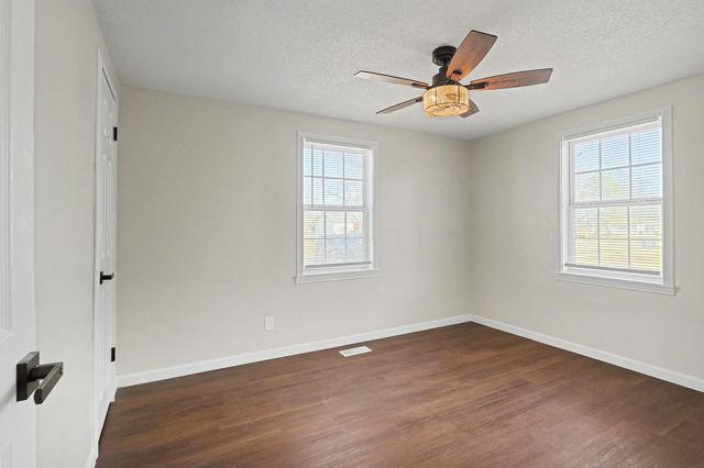 525 W 48th St N, Wichita, KS 67204