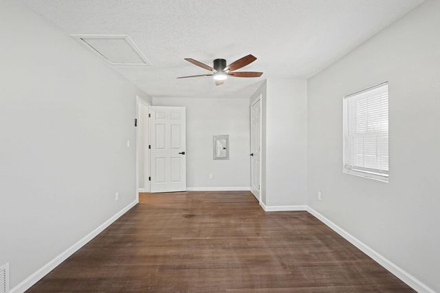 525 W 48th St N, Wichita, KS 67204