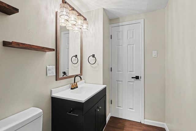 525 W 48th St N, Wichita, KS 67204