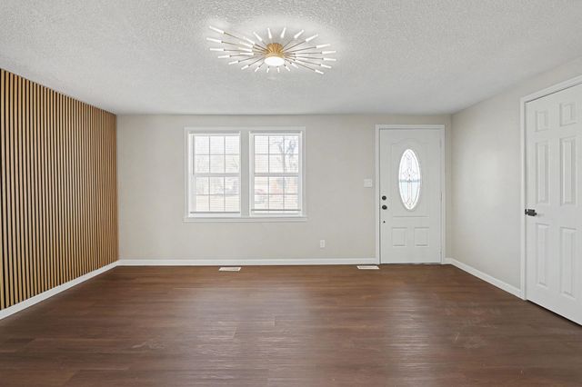 525 W 48th St N, Wichita, KS 67204