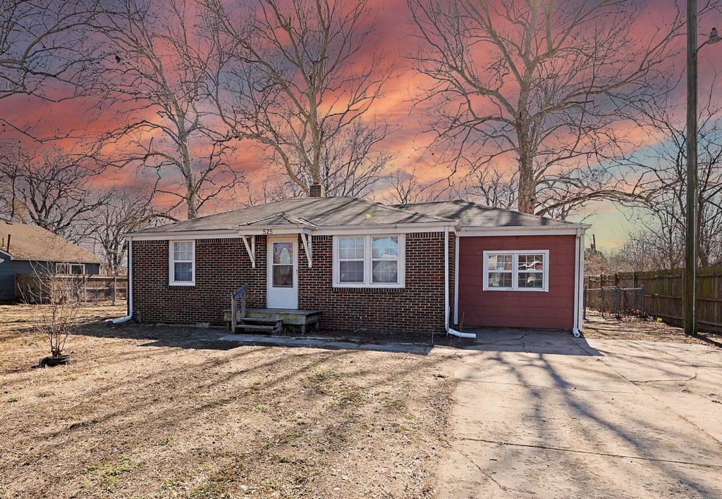 525 W 48th St N, Wichita, KS 67204