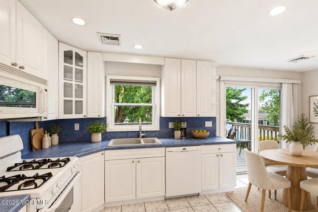 4 Harbor View Lane, Toms River, NJ 08753