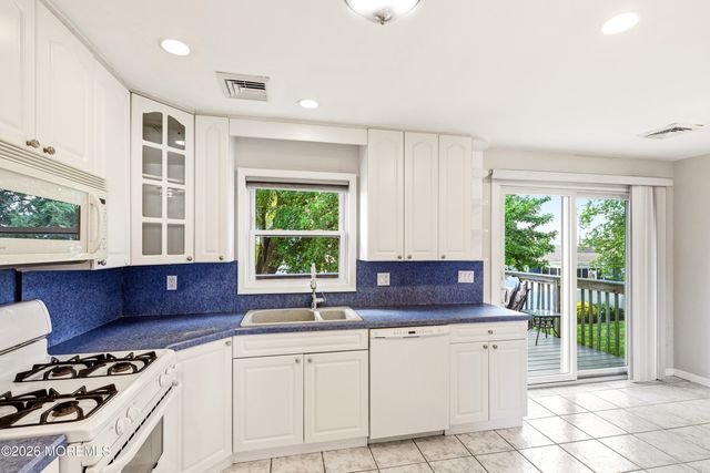 4 Harbor View Lane, Toms River, NJ 08753