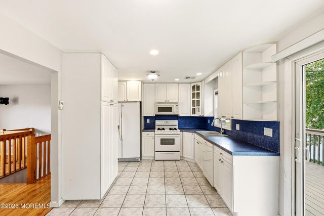 4 Harbor View Lane, Toms River, NJ 08753