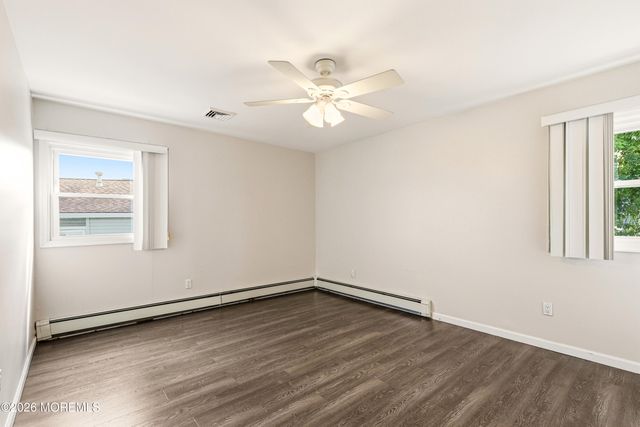 4 Harbor View Lane, Toms River, NJ 08753