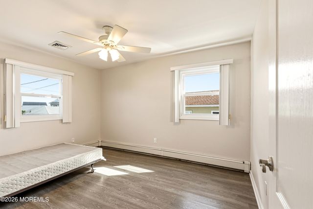 4 Harbor View Lane, Toms River, NJ 08753