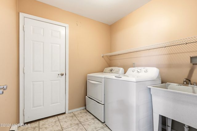 4 Harbor View Lane, Toms River, NJ 08753