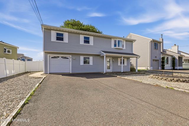 4 Harbor View Lane, Toms River, NJ 08753