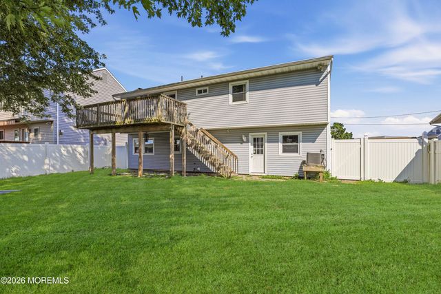 4 Harbor View Lane, Toms River, NJ 08753