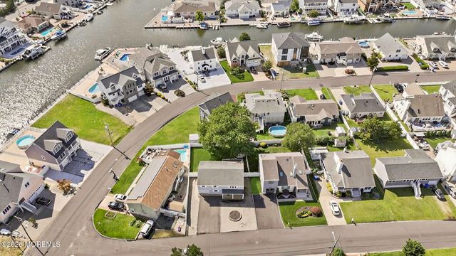 4 Harbor View Lane, Toms River, NJ 08753