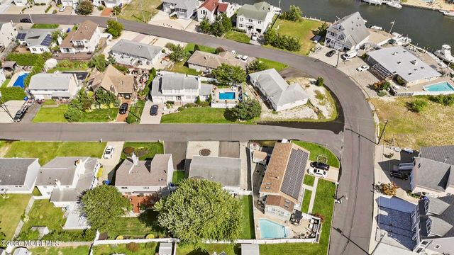 4 Harbor View Lane, Toms River, NJ 08753