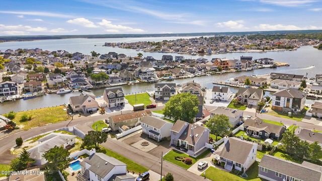 4 Harbor View Lane, Toms River, NJ 08753