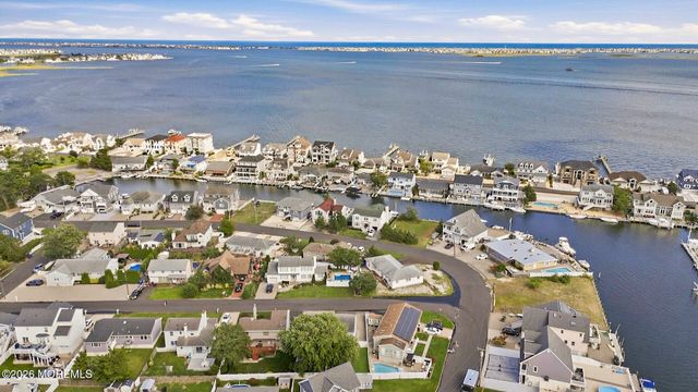 4 Harbor View Lane, Toms River, NJ 08753