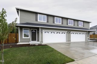 151 SE Champagne Court, Grants Pass, OR 97527