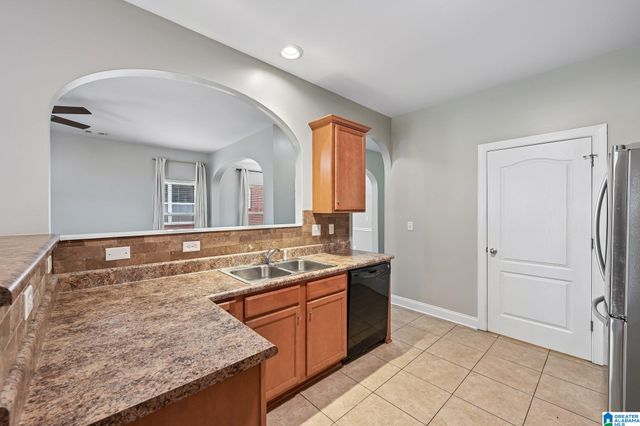 156 GLEN CROSS CIRCLE, Trussville, AL 35173