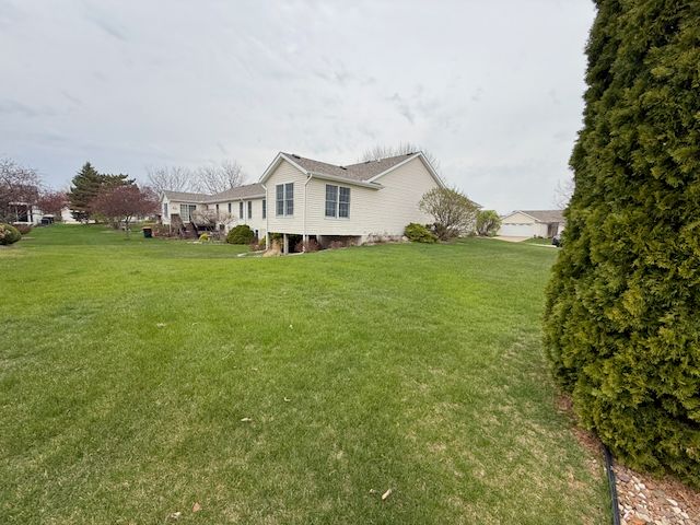 34 Madison Circle, Davenport, IA 52806