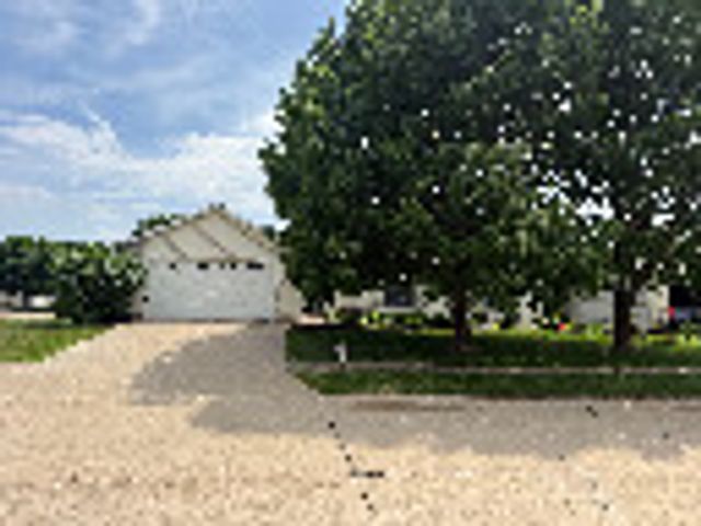 34 Madison Circle, Davenport, IA 52806