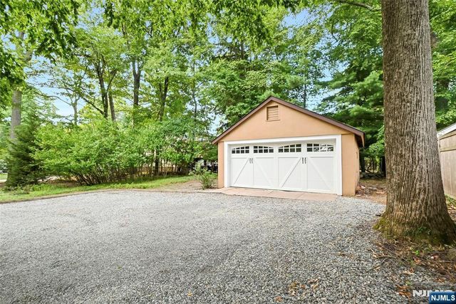 31 4 Th Street, Park Ridge, NJ 07656