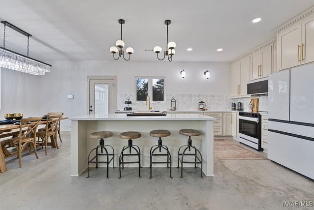 2916 Highway 82 ., Prattville, AL 36067