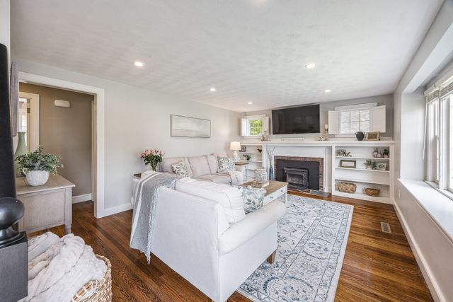 51 Hopkins Street, Reading, MA 01867