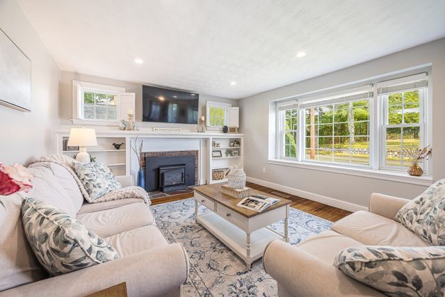 51 Hopkins Street, Reading, MA 01867