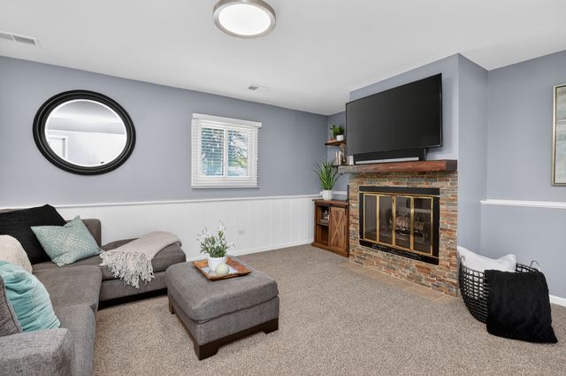 1136 Oxford Street, Downers Grove, IL 60516