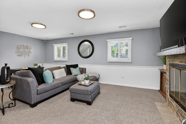 1136 Oxford Street, Downers Grove, IL 60516