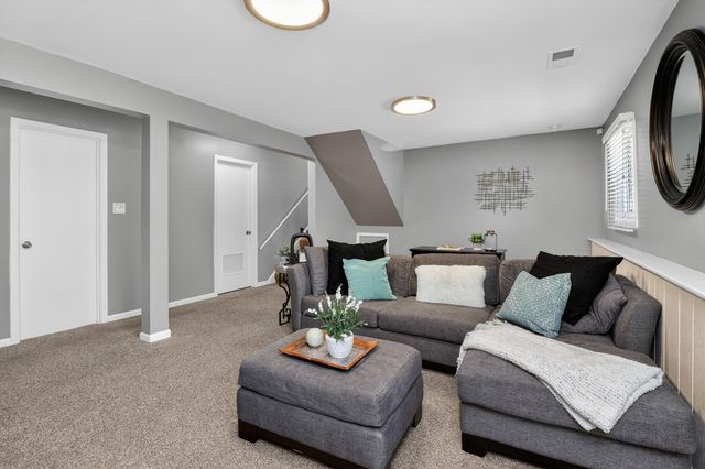 1136 Oxford Street, Downers Grove, IL 60516