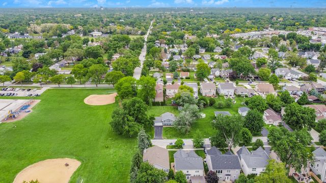 1136 Oxford Street, Downers Grove, IL 60516