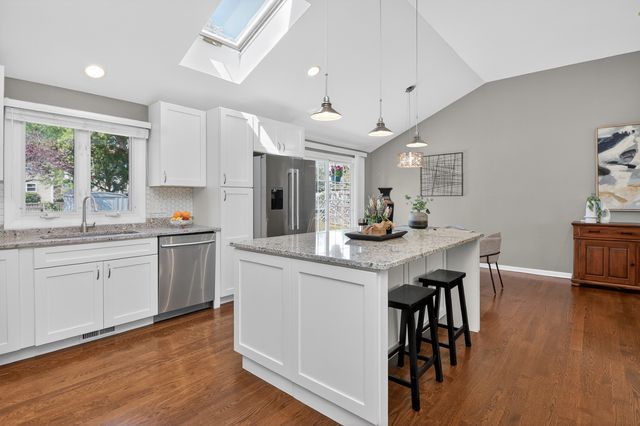 1136 Oxford Street, Downers Grove, IL 60516
