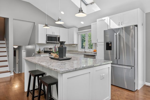 1136 Oxford Street, Downers Grove, IL 60516