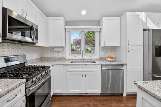 1136 Oxford Street, Downers Grove, IL 60516