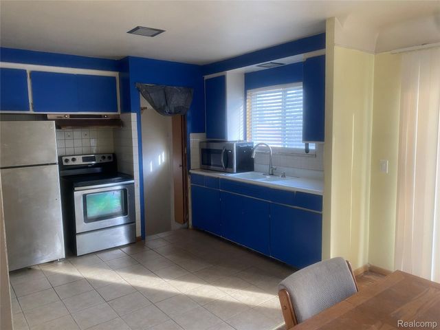 16646 Roberts Street, Roseville, MI 48066